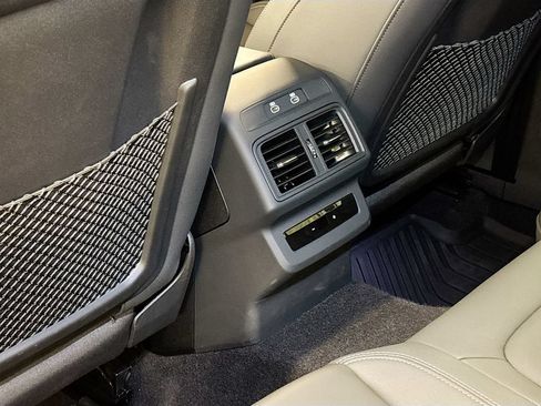 Used 2025 Audi Q5 Premium Plus w/ Premium Plus AWD/4WD image 17