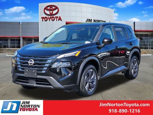 Used 2025 Nissan Rogue SV image 3