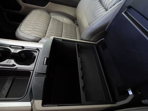 Used 2025 Ford F350 Platinum w/ Platinum Plus Package image 37