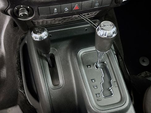 Used 2016 Jeep Wrangler Unlimited Sahara image 18