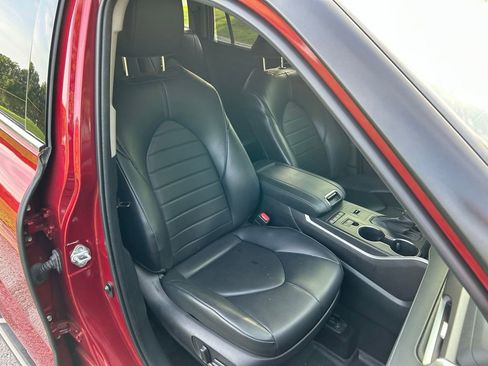 Used 2022 Toyota Highlander XLE FWD image 17