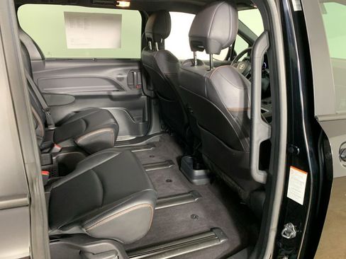 Used 2022 Toyota Sienna XSE FWD image 40