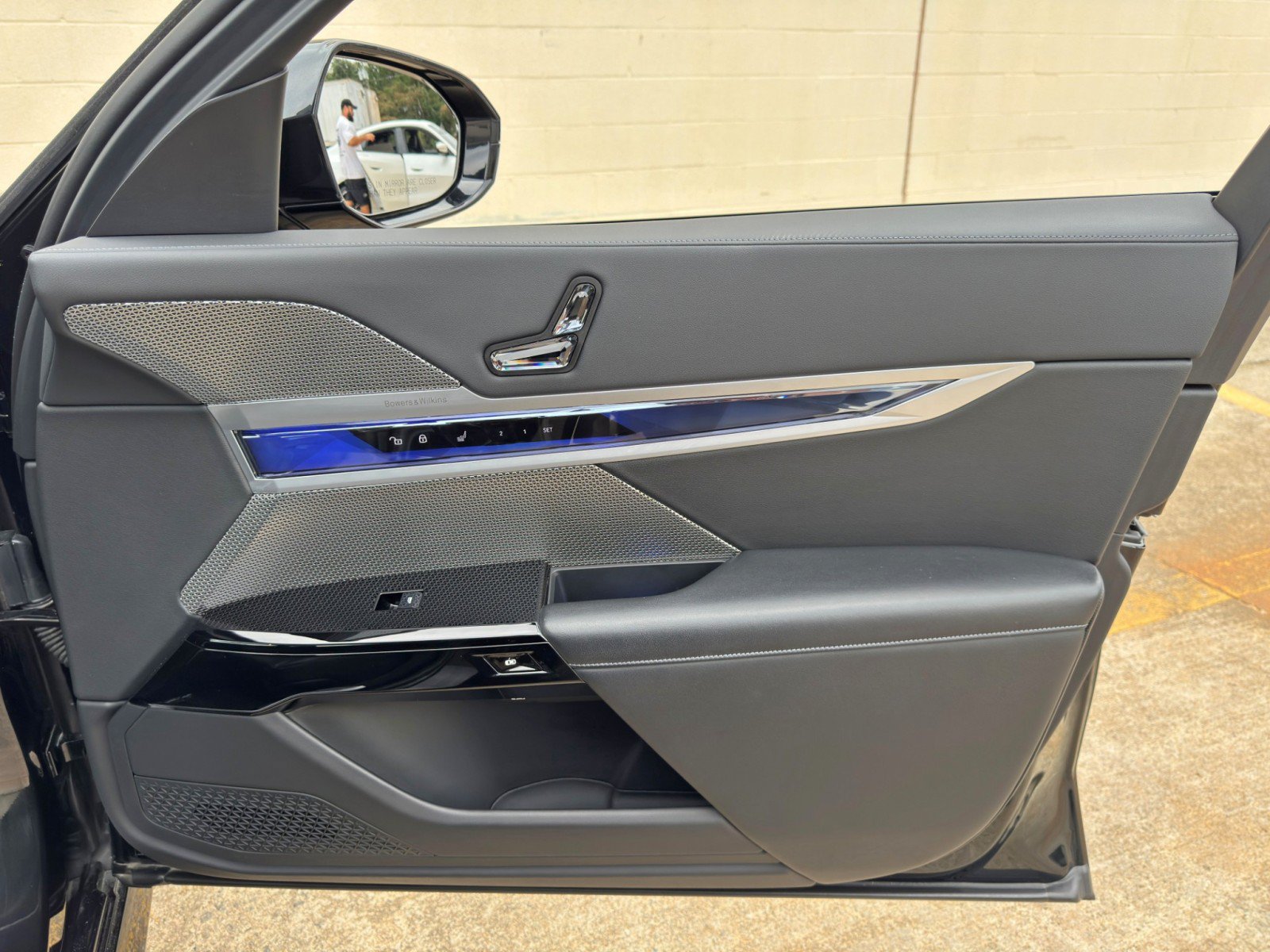 Used 2023 BMW 740i RWD image 57