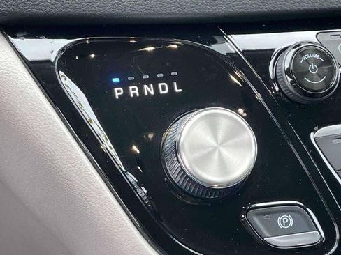Used 2024 Chrysler Pacifica Touring-L FWD image 30