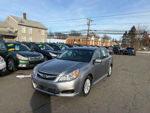 Used 2010 Subaru Legacy 2.5i Premium image 2
