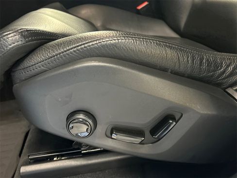 Used 2018 Volvo XC60 T8 Inscription w/ Advanced Package image 11