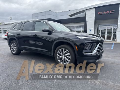 Used 2025 Buick Enclave Preferred AWD/4WD image 1