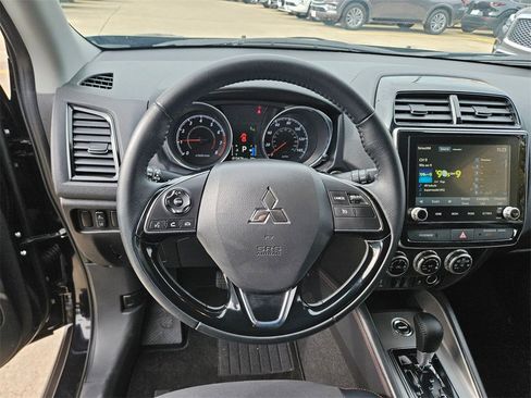 Used 2025 Mitsubishi Outlander Sport SE image 16