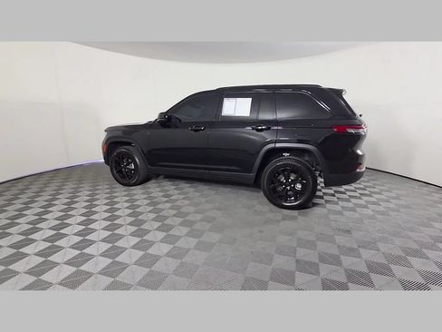Used 2025 Jeep Grand Cherokee Altitude RWD image 44
