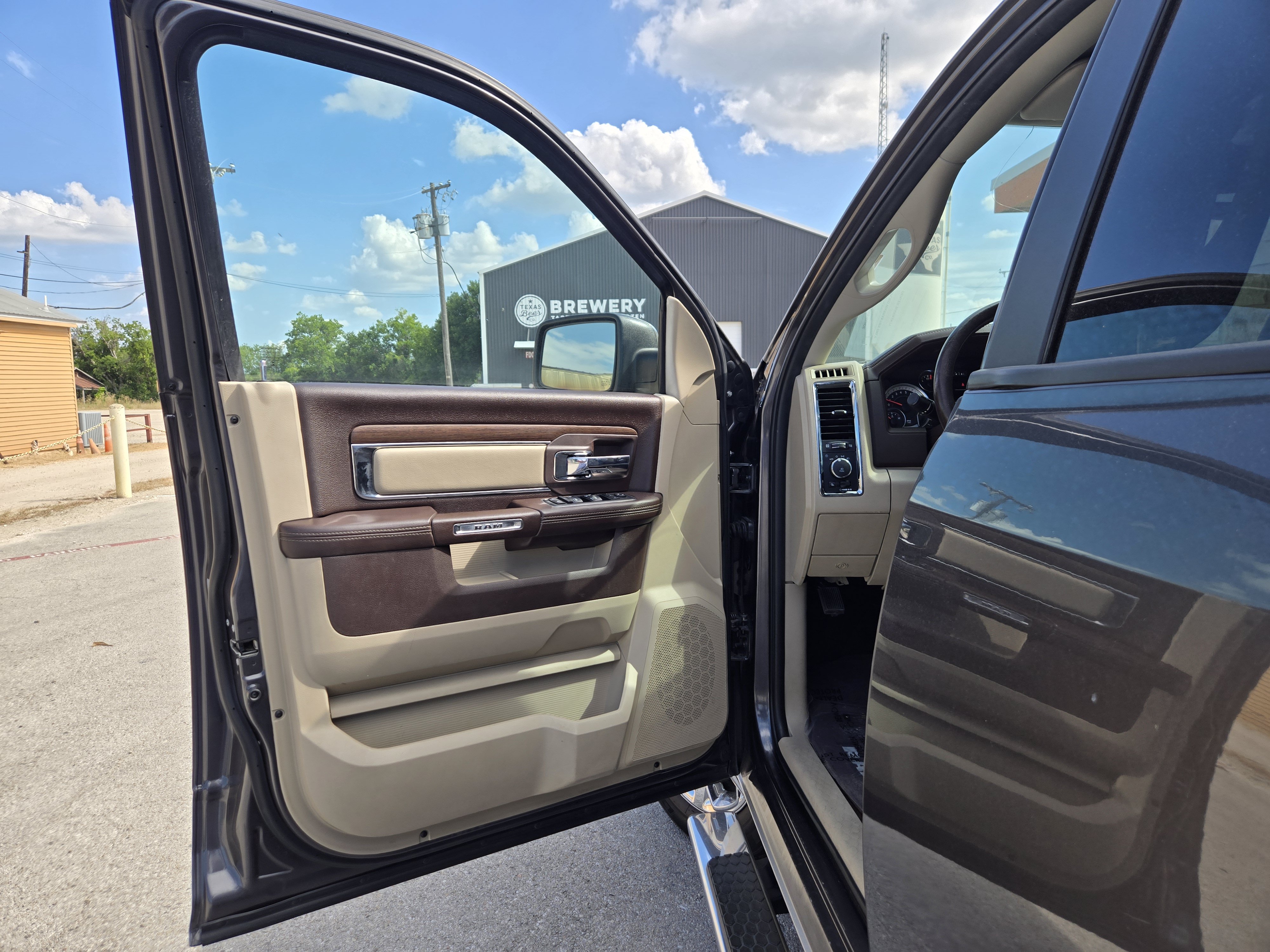 Used 2018 RAM 1500 Laramie w/ Convenience Group RWD image 4