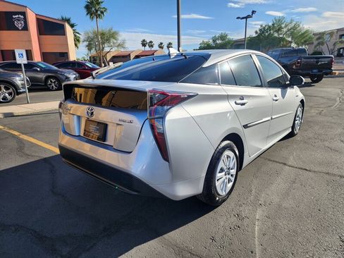 Used 2017 Toyota Prius Two FWD image 3