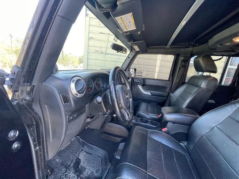 Used 2012 Jeep Wrangler Unlimited Rubicon image 29