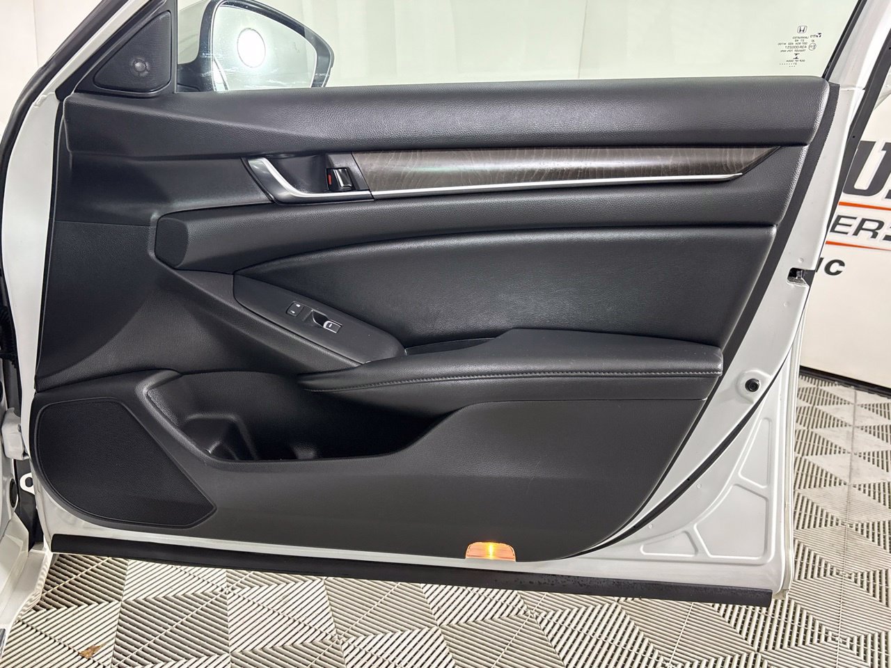 Used 2022 Honda Accord Touring image 28