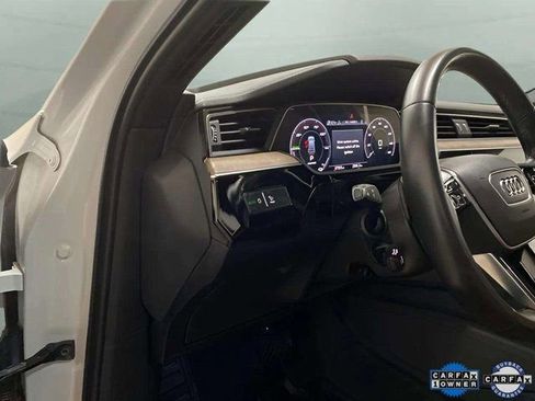 Used 2022 Audi e-tron Premium Plus w/ Premium Plus Package image 38