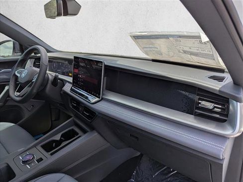 New 2026 Volkswagen Tiguan SE R-Line FWD image 25