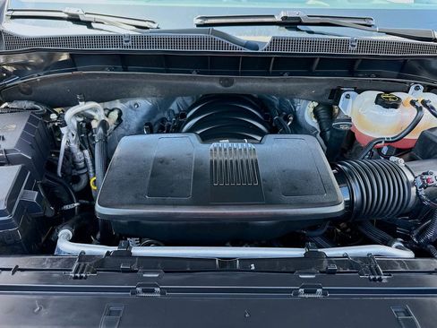 Used 2025 Chevrolet Suburban Z71 AWD/4WD image 31