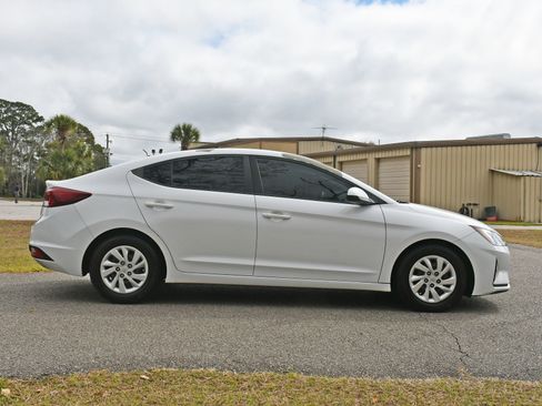 Used 2020 Hyundai Elantra SE w/ Cargo Package (C1) image 5