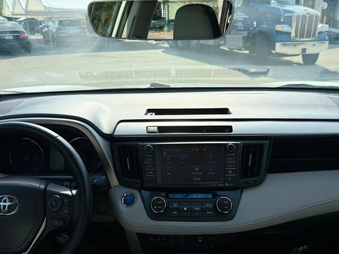 Used 2016 Toyota RAV4 Limited image 18