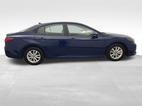 Used 2025 Toyota Camry LE image 4