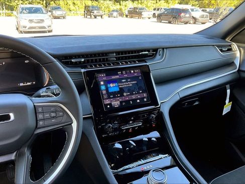 New 2025 Jeep Grand Cherokee L Altitude image 7