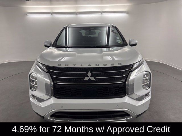 Used 2024 Mitsubishi Outlander SE Black Edition FWD image 2