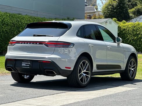 Certified 2025 Porsche Macan AWD/4WD image 8