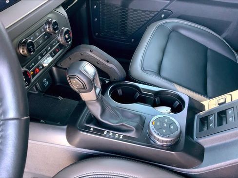 Certified 2025 Ford Bronco Outer Banks w/ Sasquatch Package image 17