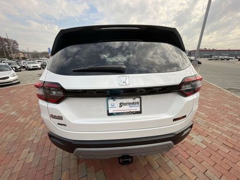 Certified 2025 Honda Pilot TrailSport image 32
