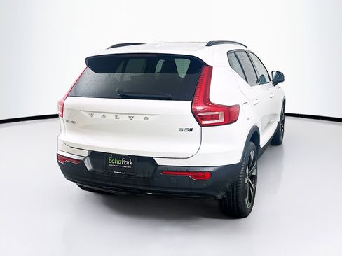 Used 2024 Volvo XC40 B5 Plus w/ Climate Package image 9