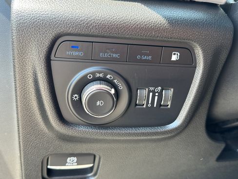 Used 2023 Jeep Grand Cherokee Trailhawk AWD/4WD image 16