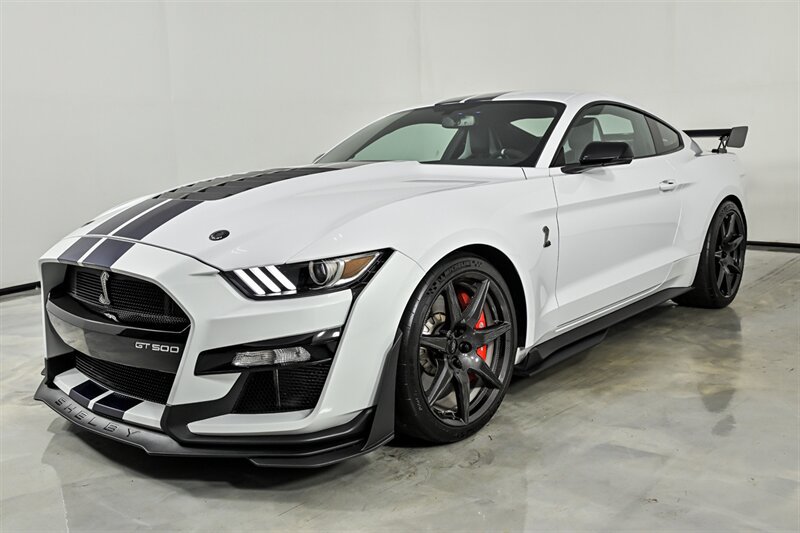 Used 2022 Ford Mustang Shelby GT500 w/ Carbon Fiber Track Pack RWD image 5