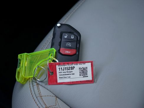 Used 2022 Jeep Wrangler Unlimited Sahara image 25