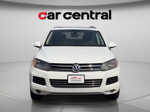 Used 2013 Volkswagen Touareg Sport AWD/4WD image 9