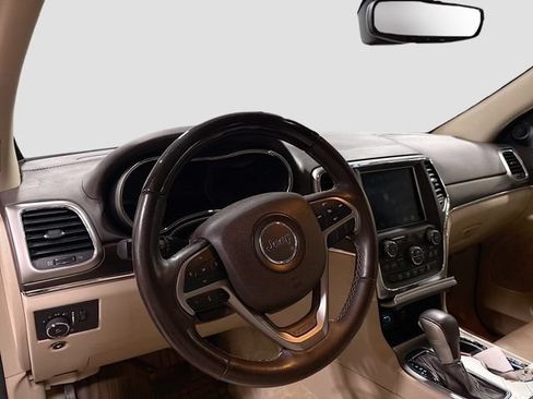 Used 2018 Jeep Grand Cherokee Overland AWD/4WD image 9