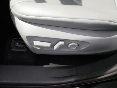 Certified 2021 Toyota Highlander XLE FWD image 20