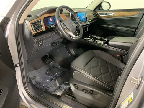 Used 2024 Volkswagen Atlas SE AWD/4WD image 31