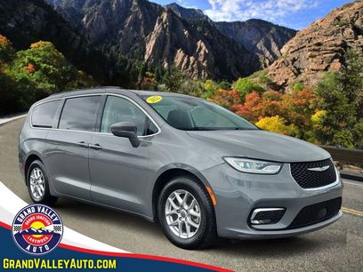 Used 2022 Chrysler Pacifica Touring-L
