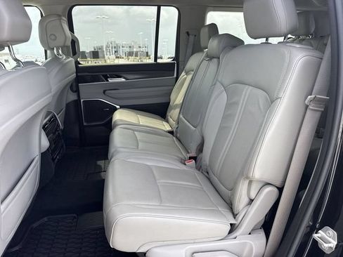Used 2024 Jeep Wagoneer Series II w/ Flexible Seating Group AWD/4WD image 23