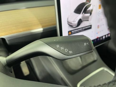 Used 2023 Tesla Model Y Long Range AWD/4WD image 9