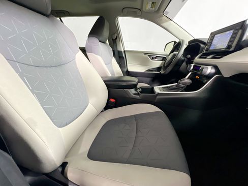 Used 2022 Toyota RAV4 XLE w/ Convenience Package image 31