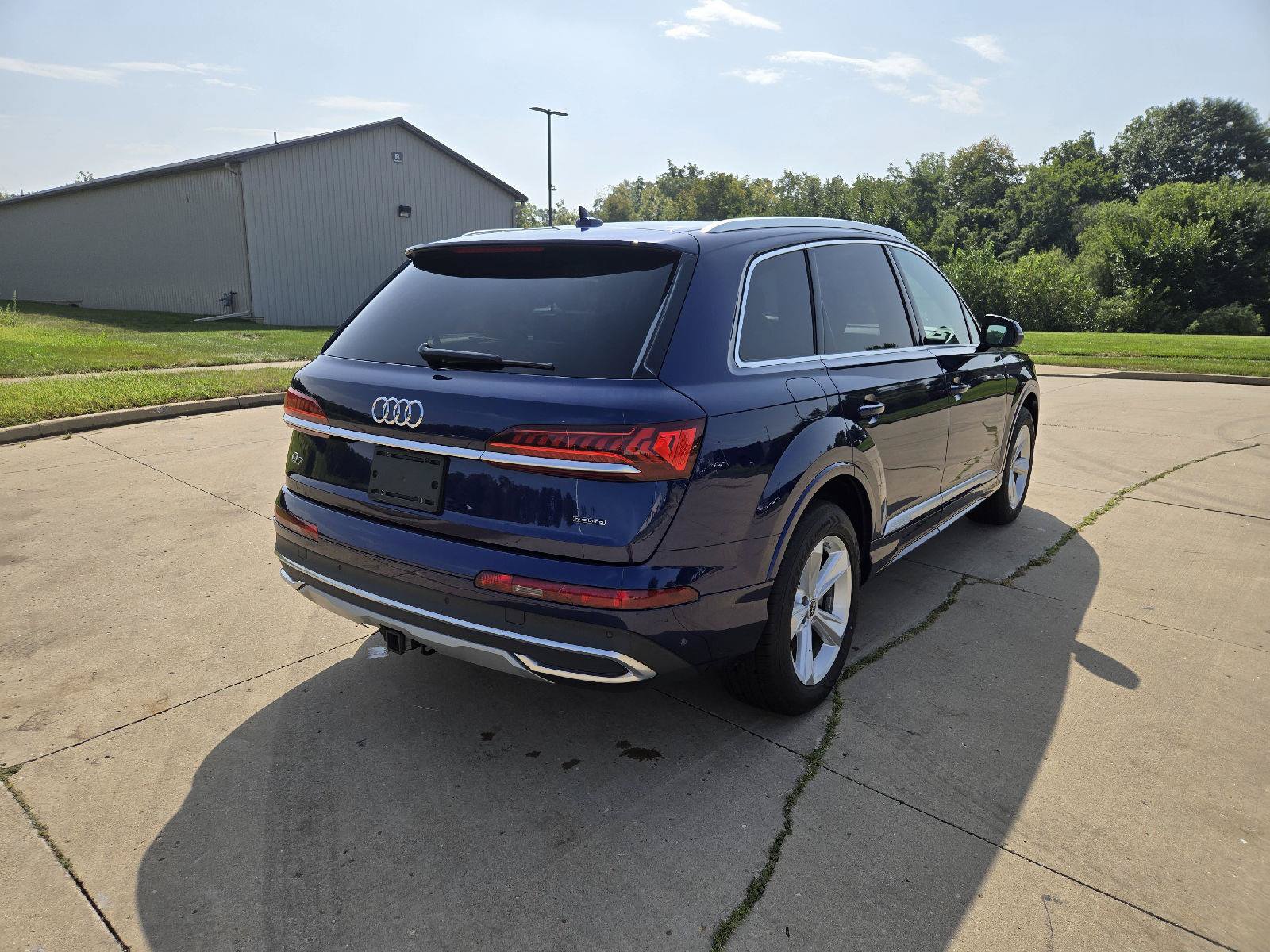 Used 2022 Audi Q7 2.0T Premium Plus w/ Premium Plus Package AWD/4WD image 3