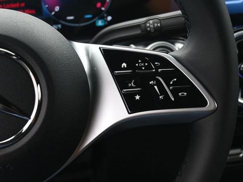 New 2025 Mercedes-Benz GLB 250 image 2