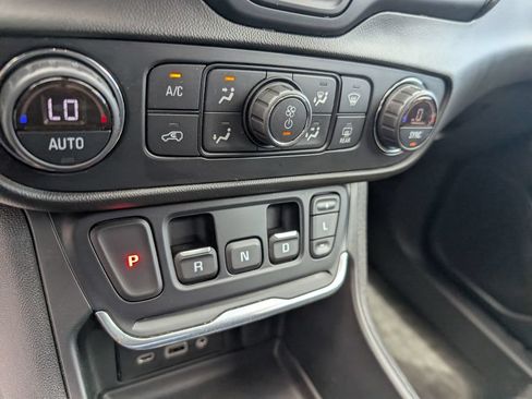 Used 2021 GMC Terrain SLE w/ Driver Convenience Package FWD image 20