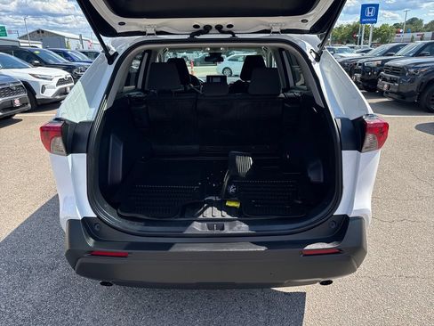 Used 2024 Toyota RAV4 LE AWD/4WD image 7