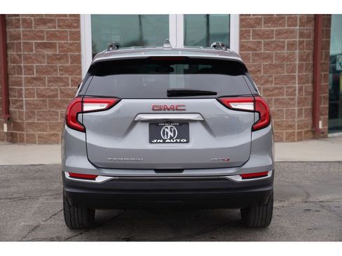 Used 2023 GMC Terrain AT4 image 4