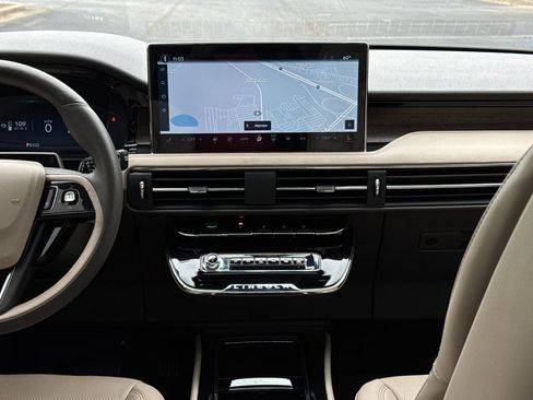 Certified 2023 Lincoln Corsair Reserve w/ Equipment Group 202A image 17