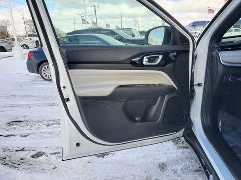 Used 2023 Jeep Compass Limited image 8