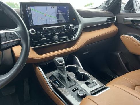Used 2021 Toyota Highlander Platinum AWD/4WD image 15