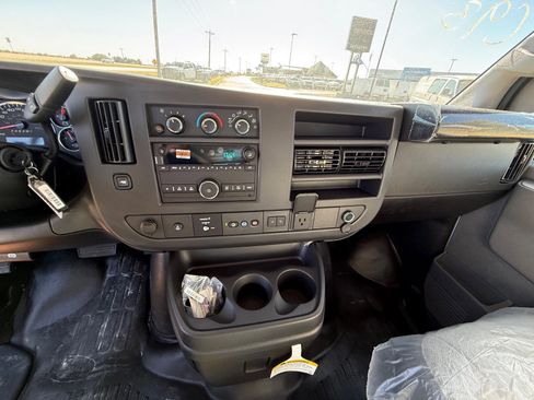 Used 2025 GMC Savana 2500 Work Van w/ Driver Convenience Package image 18