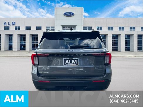 Used 2025 Ford Explorer Active RWD image 6
